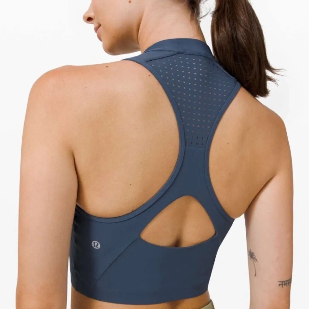 Lululemon Unleashed Strength Sports Bra Teal Color.